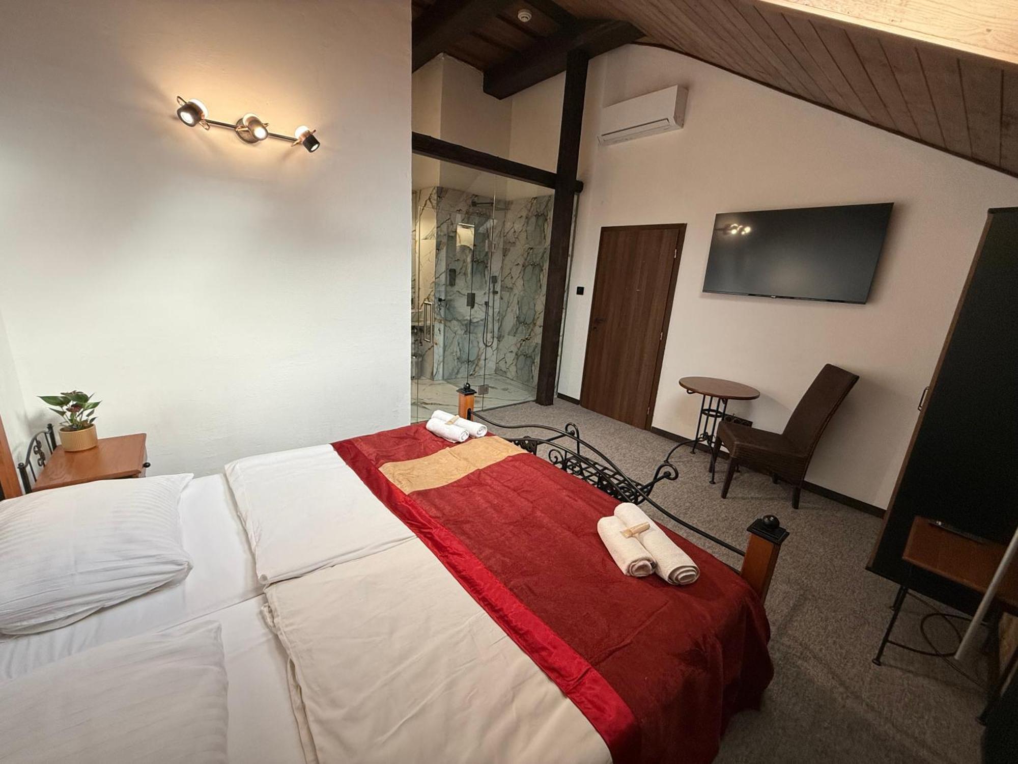 Hotel Plzensky Dvur Frýdek-Místek المظهر الخارجي الصورة
