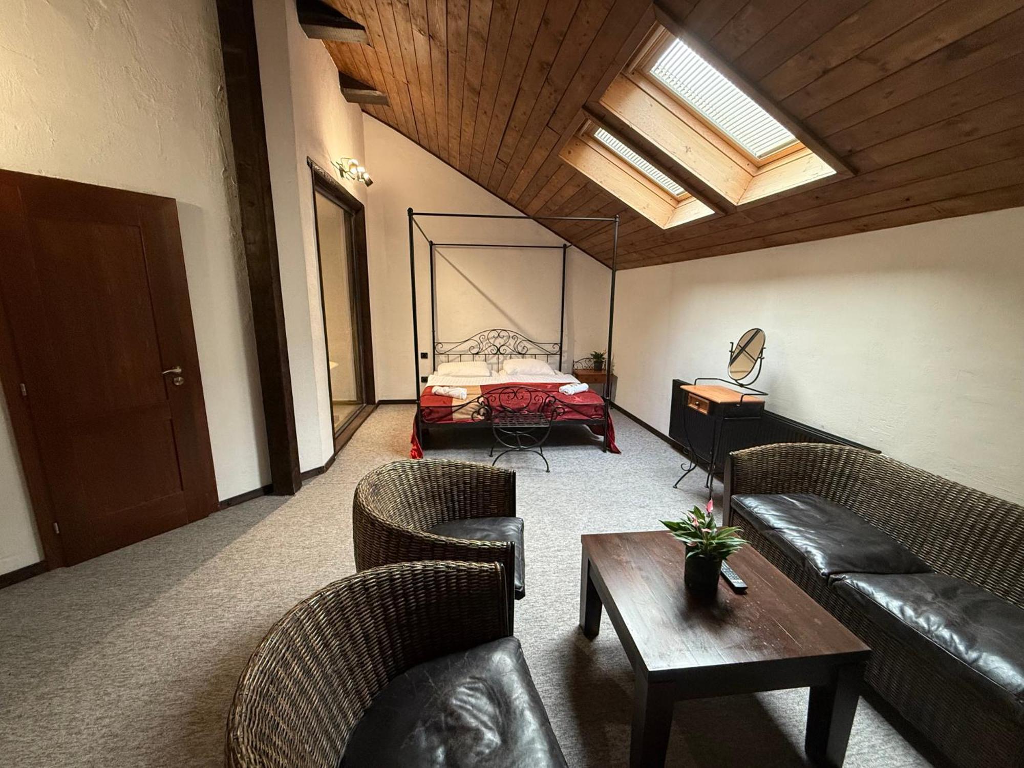 Hotel Plzensky Dvur Frýdek-Místek المظهر الخارجي الصورة