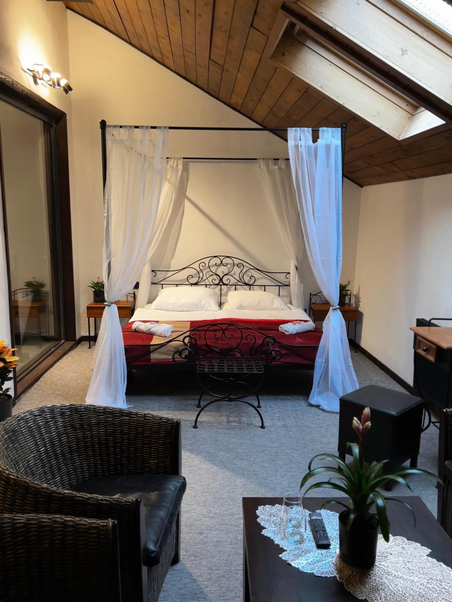 Hotel Plzensky Dvur Frýdek-Místek المظهر الخارجي الصورة